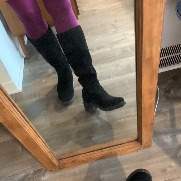 Black La Canadienne waterproof suede knee high boots size 9. - Picture 4 of 15